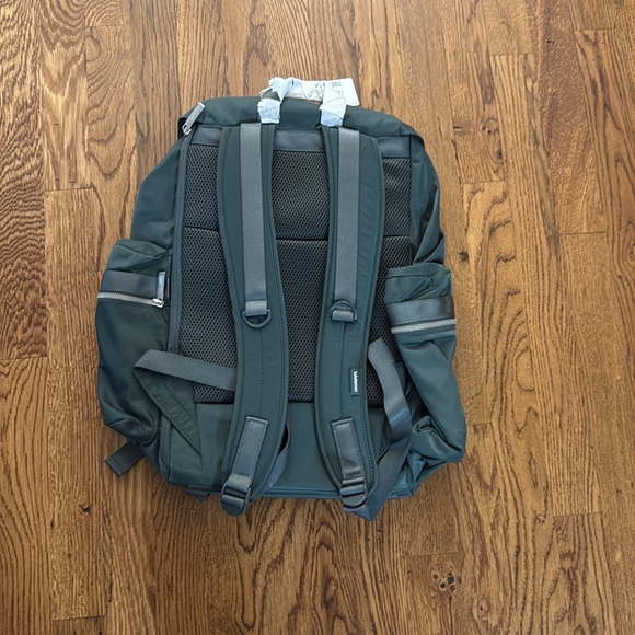Lululemon Wanderlust Backpack - Picture 2 of 5